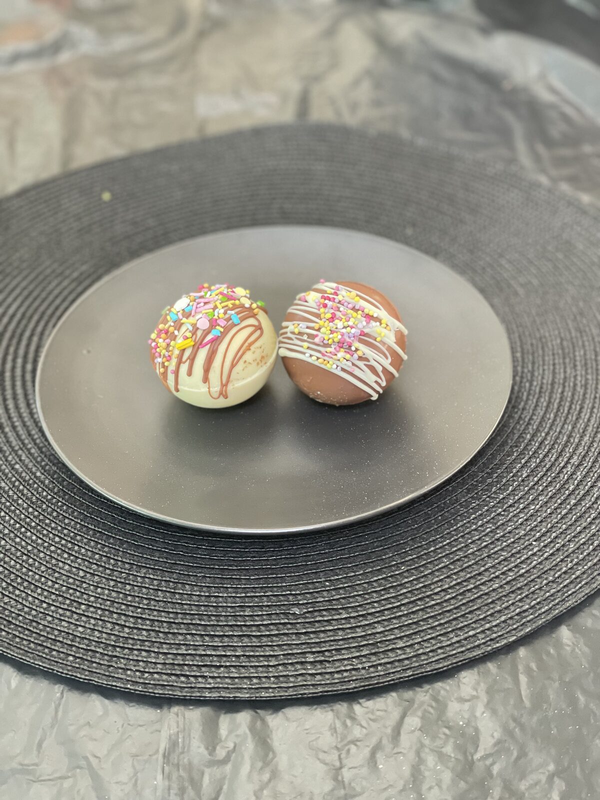 Pour & Pop hot chocolate bombs 5